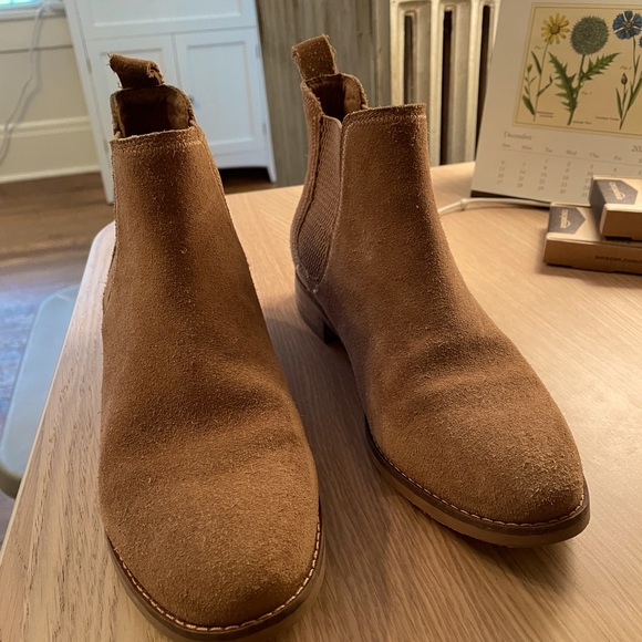 Tom’s Suede Booties - Picture 3 of 6
